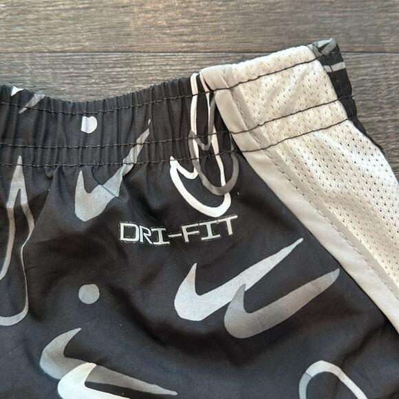 Nike Swoosh Dri Fit XS/Size 4 Athletic Short NWOT - Picture 5 of 8